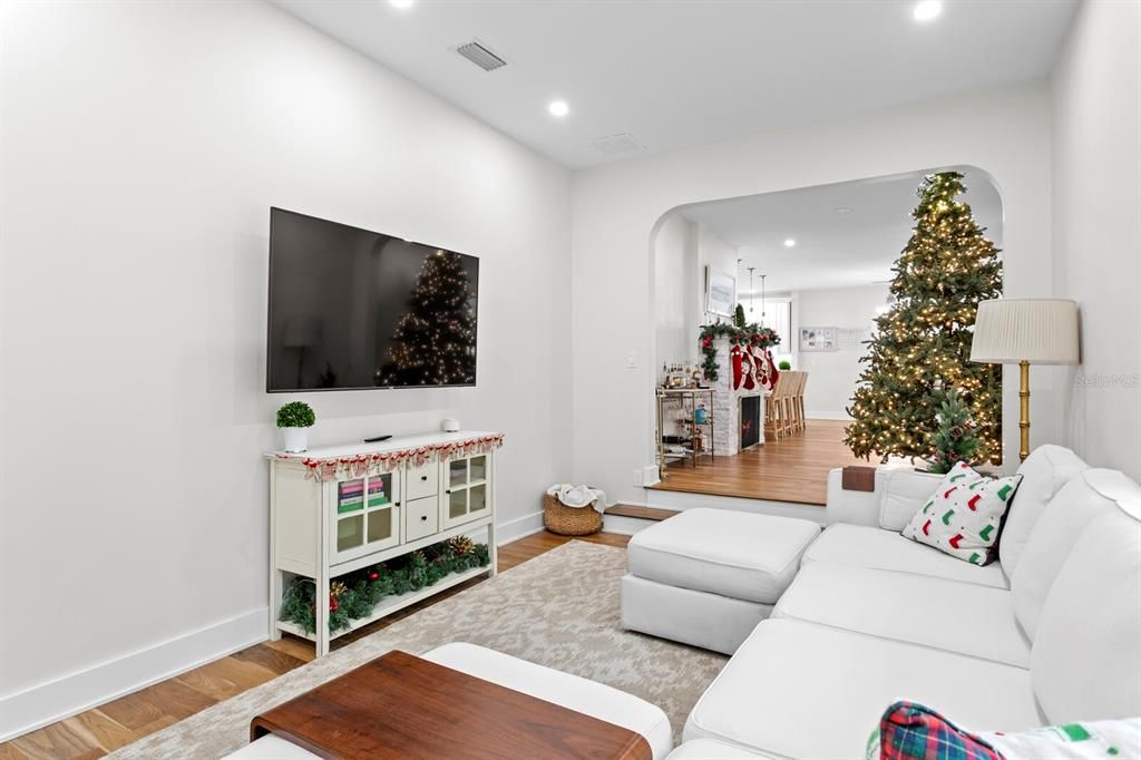 For Sale: $985,000 (3 beds, 2 baths, 1835 Square Feet)