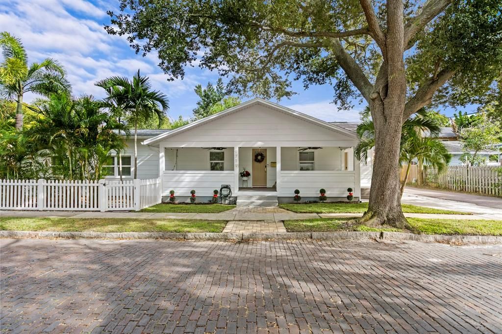 For Sale: $985,000 (3 beds, 2 baths, 1835 Square Feet)