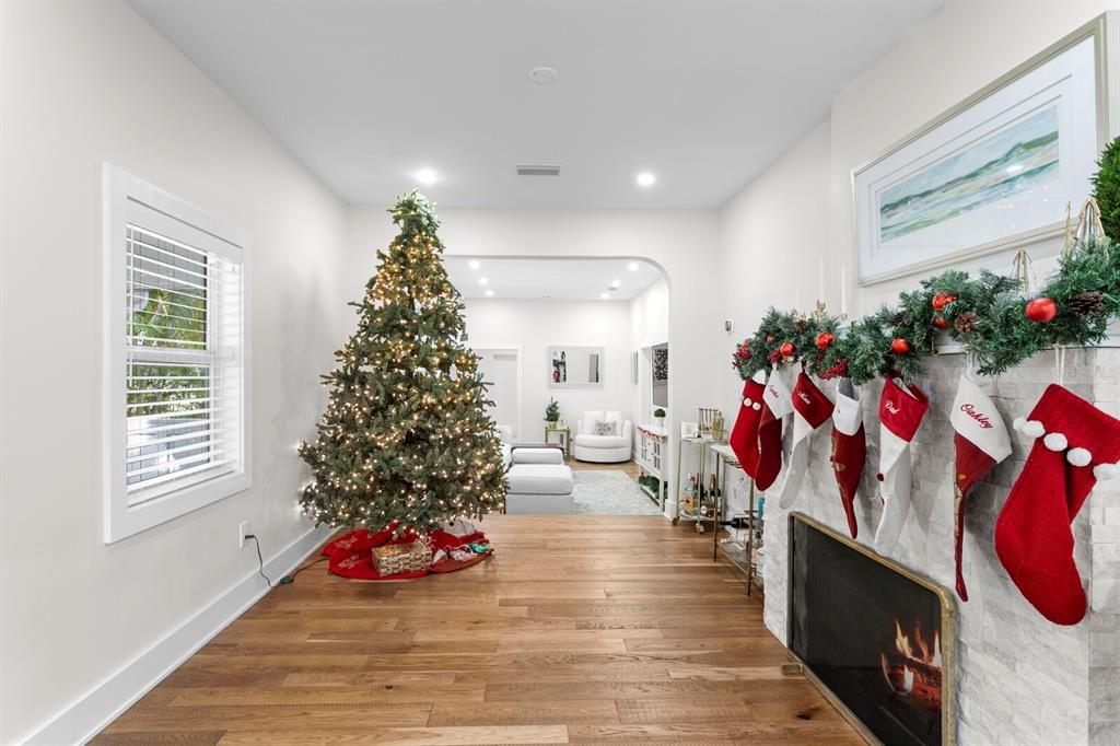 For Sale: $985,000 (3 beds, 2 baths, 1835 Square Feet)