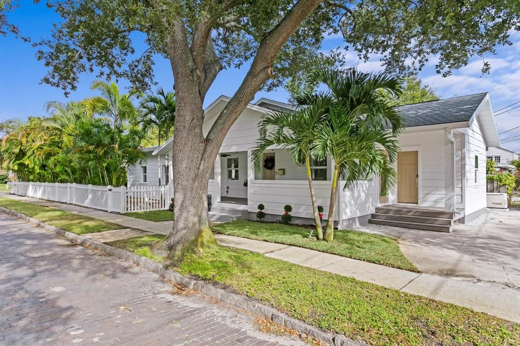 For Sale: $985,000 (3 beds, 2 baths, 1835 Square Feet)