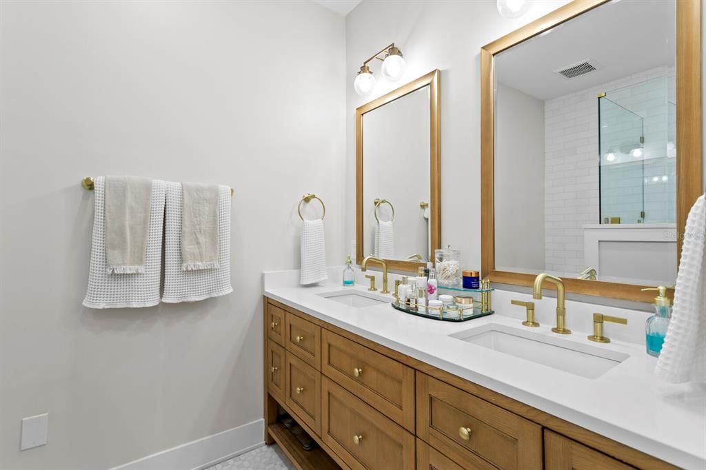 For Sale: $985,000 (3 beds, 2 baths, 1835 Square Feet)