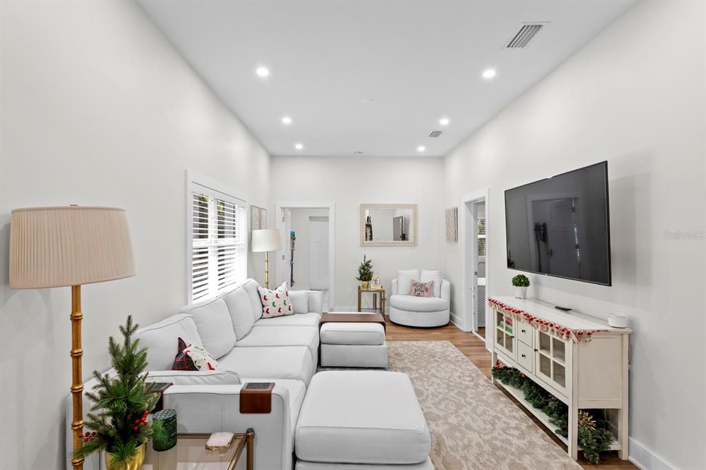 For Sale: $985,000 (3 beds, 2 baths, 1835 Square Feet)