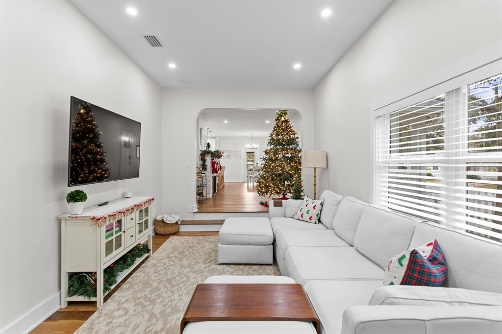 For Sale: $985,000 (3 beds, 2 baths, 1835 Square Feet)