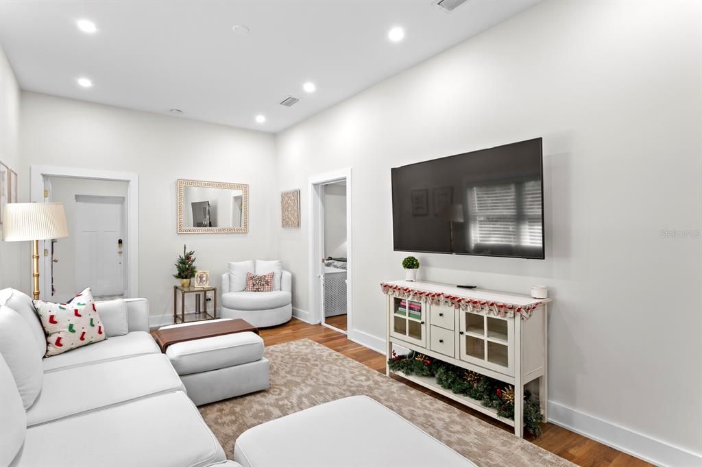 For Sale: $985,000 (3 beds, 2 baths, 1835 Square Feet)