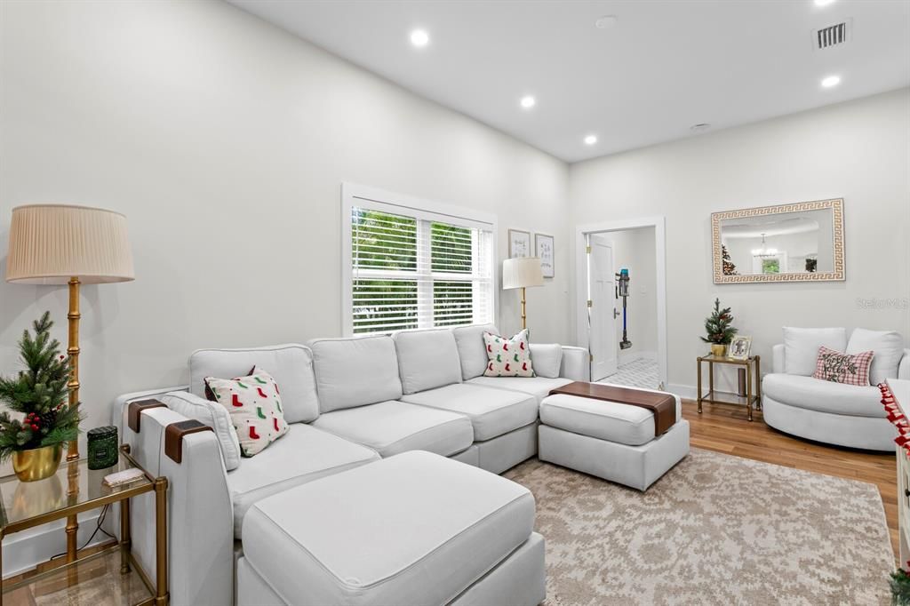 For Sale: $985,000 (3 beds, 2 baths, 1835 Square Feet)