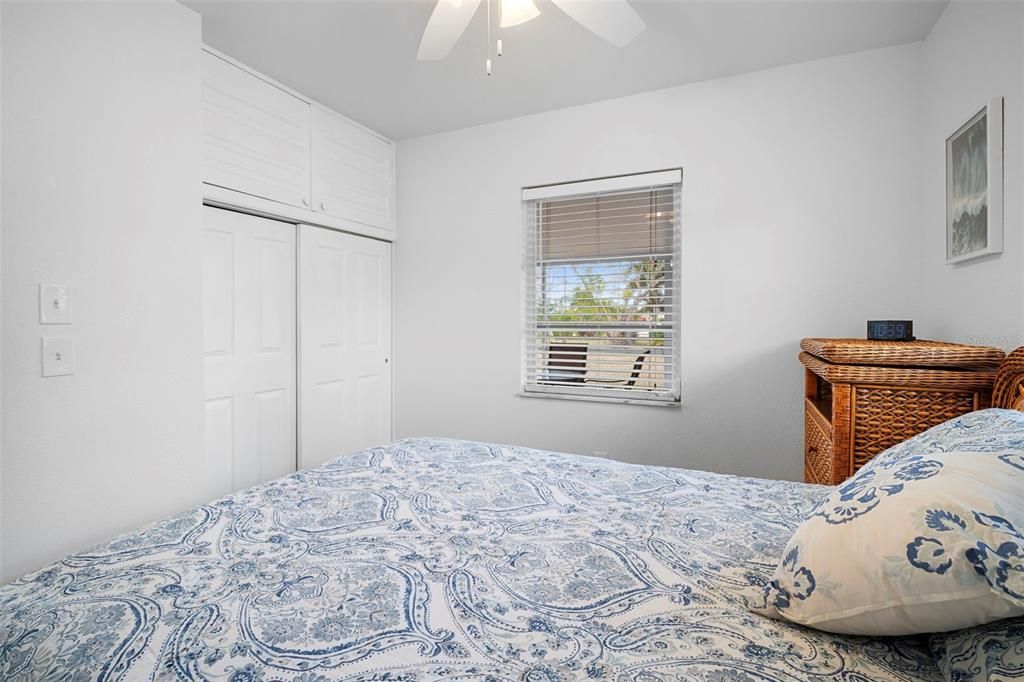 На продажу: $285,000 (2 спален, 1 ванн, 816 Квадратных фут)