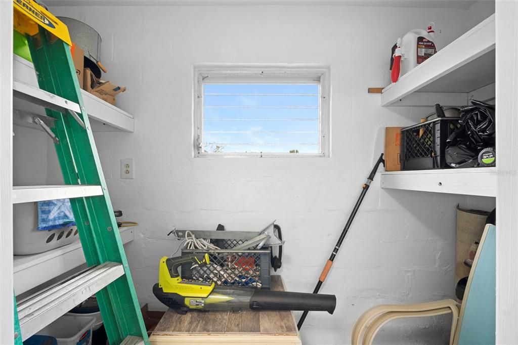 На продажу: $285,000 (2 спален, 1 ванн, 816 Квадратных фут)