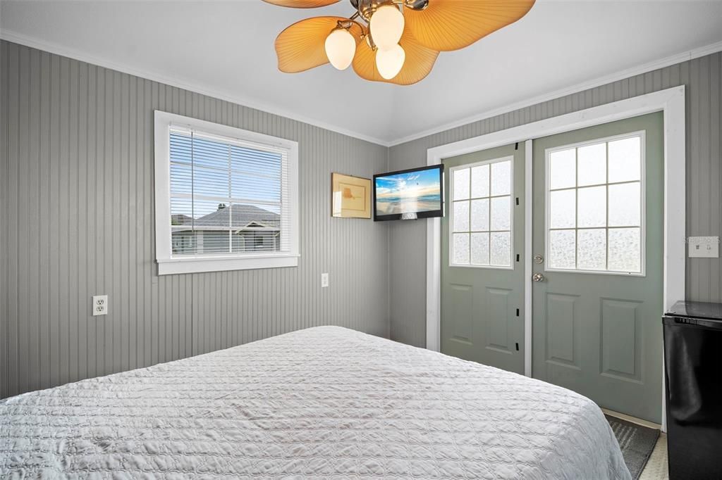 На продажу: $285,000 (2 спален, 1 ванн, 816 Квадратных фут)