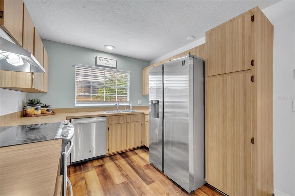 For Sale: $358,000 (3 beds, 2 baths, 1415 Square Feet)