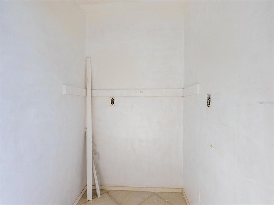 For Sale: $595,000 (2 beds, 2 baths, 985 Square Feet)