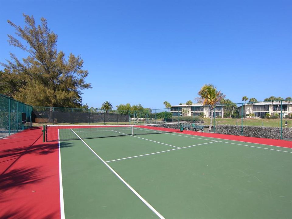 For Sale: $595,000 (2 beds, 2 baths, 985 Square Feet)