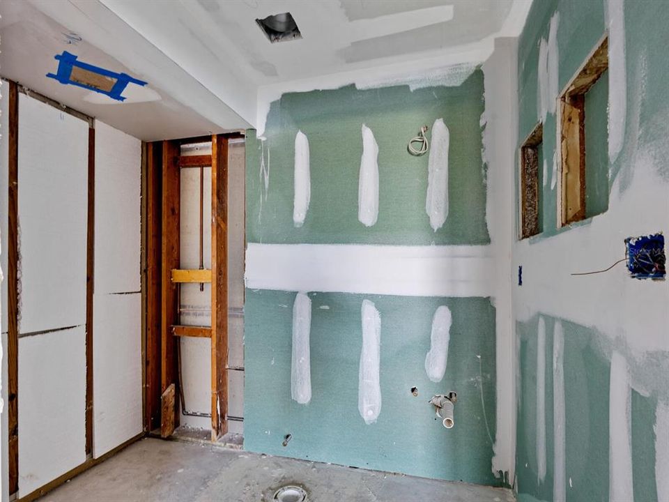 For Sale: $595,000 (2 beds, 2 baths, 985 Square Feet)