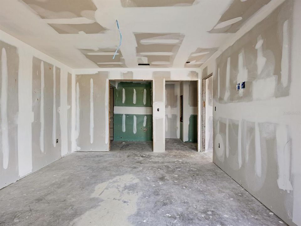 For Sale: $595,000 (2 beds, 2 baths, 985 Square Feet)