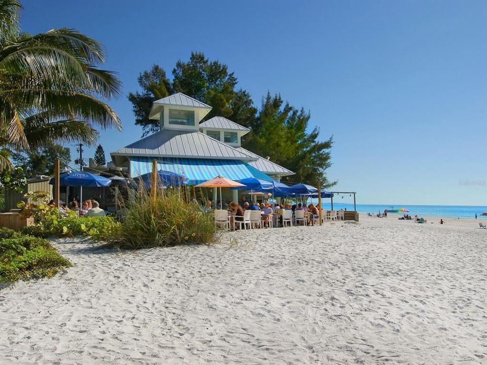 For Sale: $595,000 (2 beds, 2 baths, 985 Square Feet)