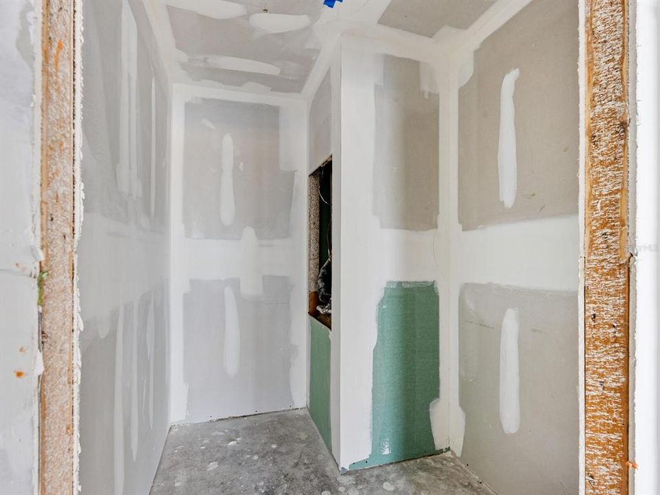 For Sale: $595,000 (2 beds, 2 baths, 985 Square Feet)