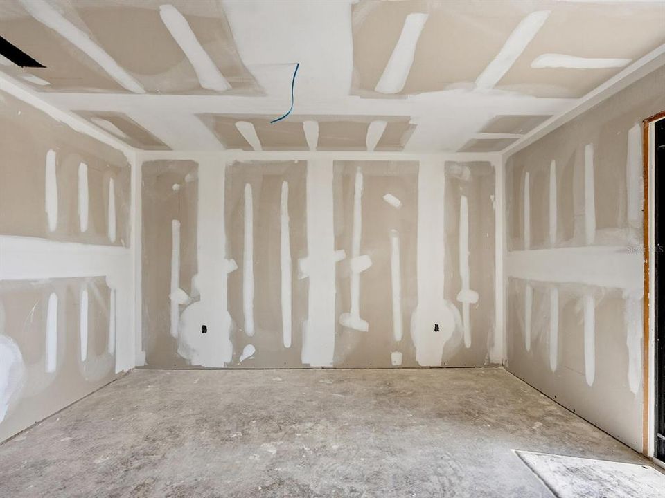 For Sale: $595,000 (2 beds, 2 baths, 985 Square Feet)