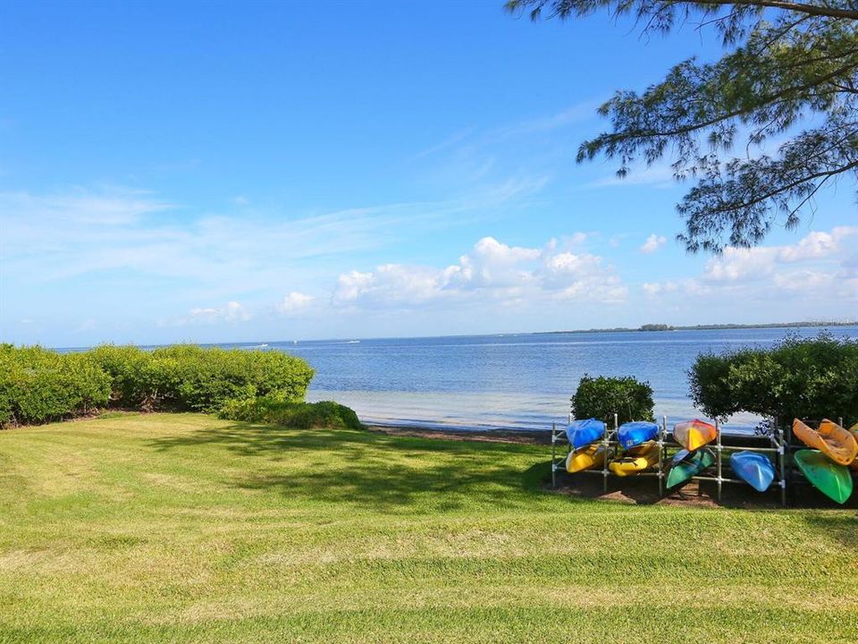 For Sale: $595,000 (2 beds, 2 baths, 985 Square Feet)