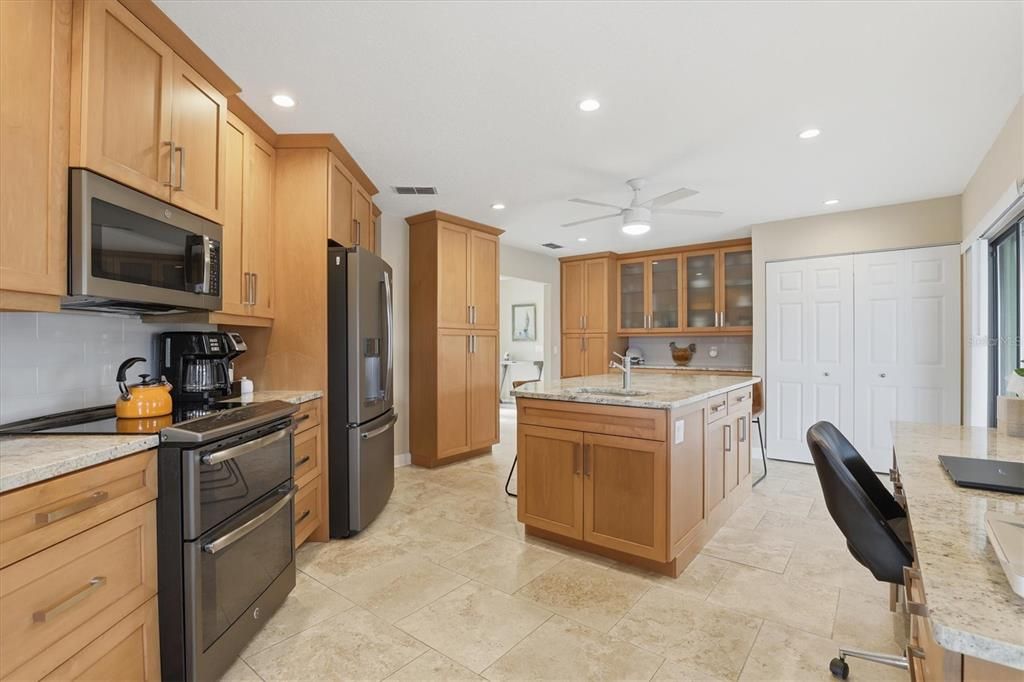 For Sale: $1,200,000 (3 beds, 2 baths, 2184 Square Feet)