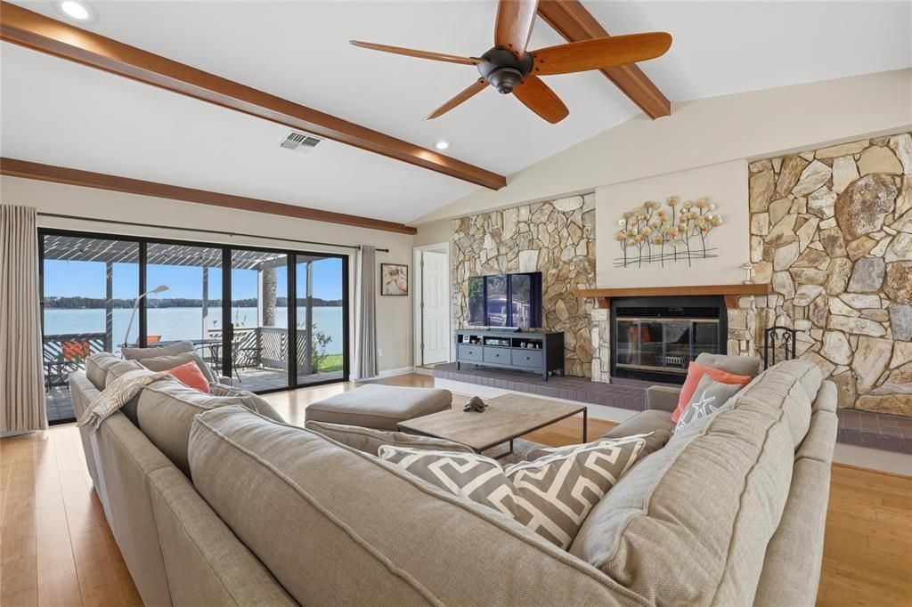 For Sale: $1,200,000 (3 beds, 2 baths, 2184 Square Feet)