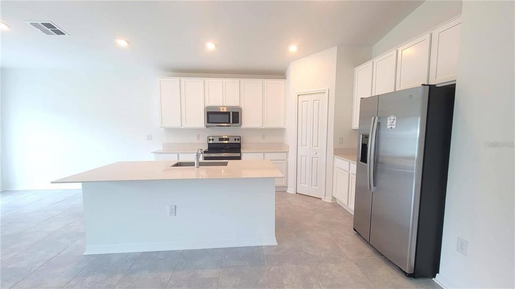 En Renta: $2,300 (4 camas, 2 baños, 1936 Pies cuadrados)