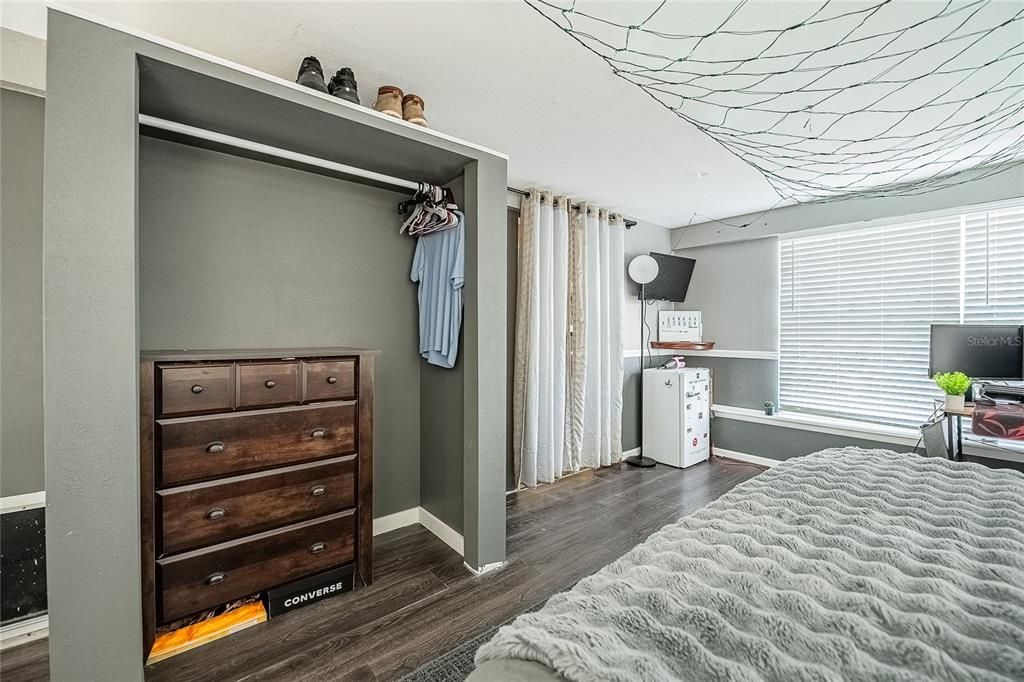 En Venta: $295,000 (4 camas, 2 baños, 1728 Pies cuadrados)