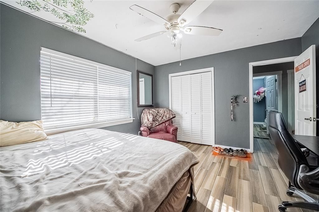 En Venta: $295,000 (4 camas, 2 baños, 1728 Pies cuadrados)