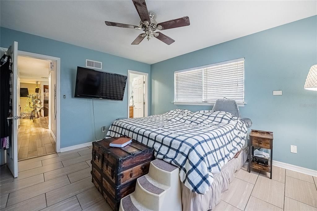 En Venta: $295,000 (4 camas, 2 baños, 1728 Pies cuadrados)