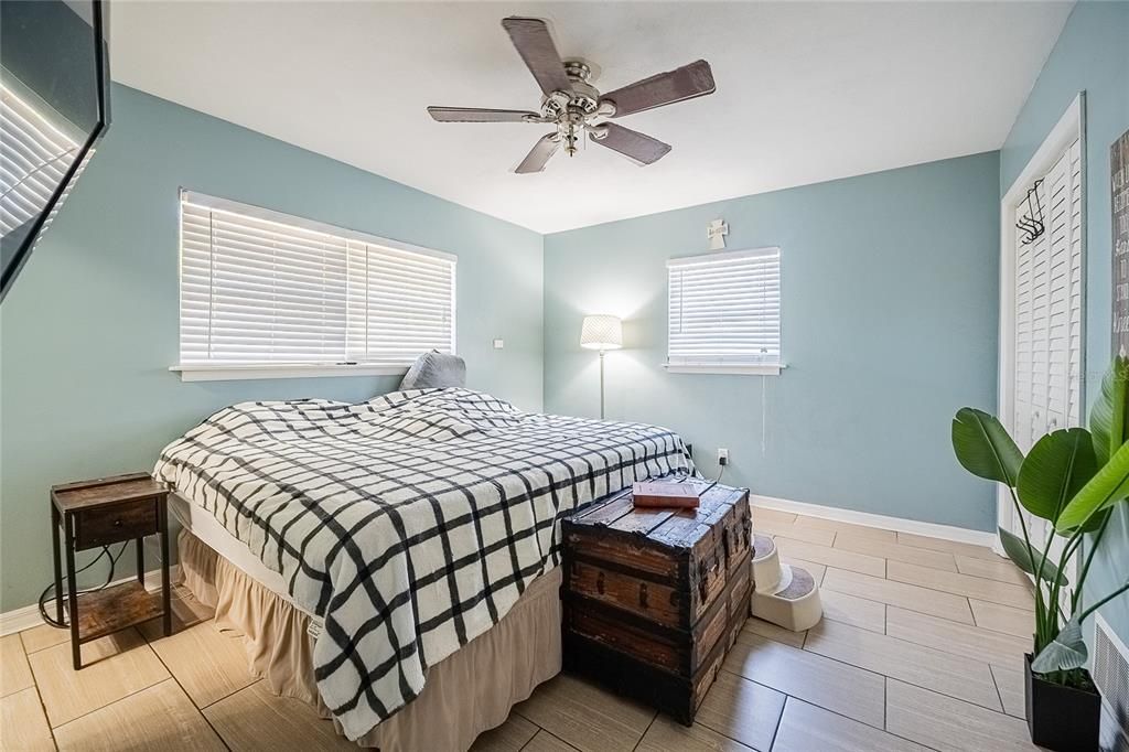 En Venta: $295,000 (4 camas, 2 baños, 1728 Pies cuadrados)