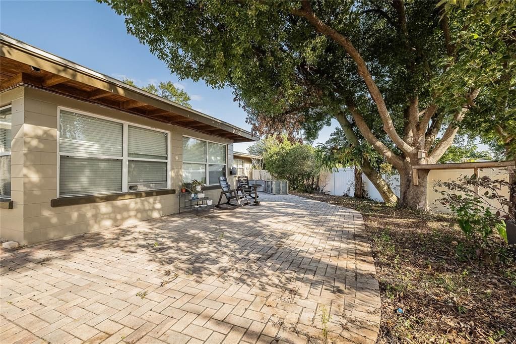 En Venta: $295,000 (4 camas, 2 baños, 1728 Pies cuadrados)