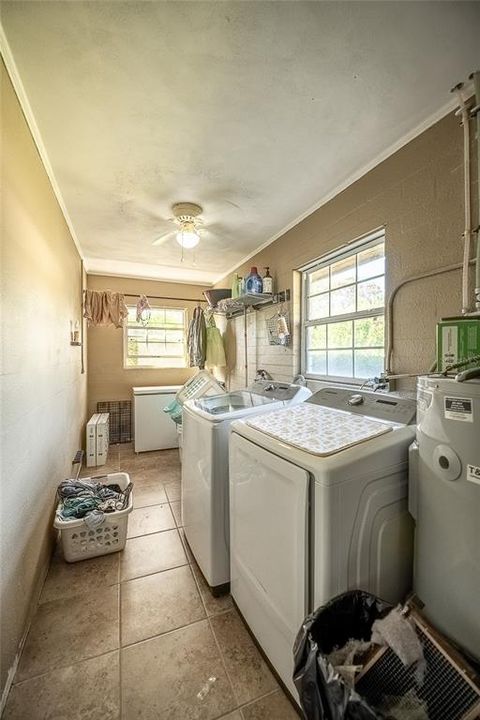 En Venta: $295,000 (4 camas, 2 baños, 1728 Pies cuadrados)