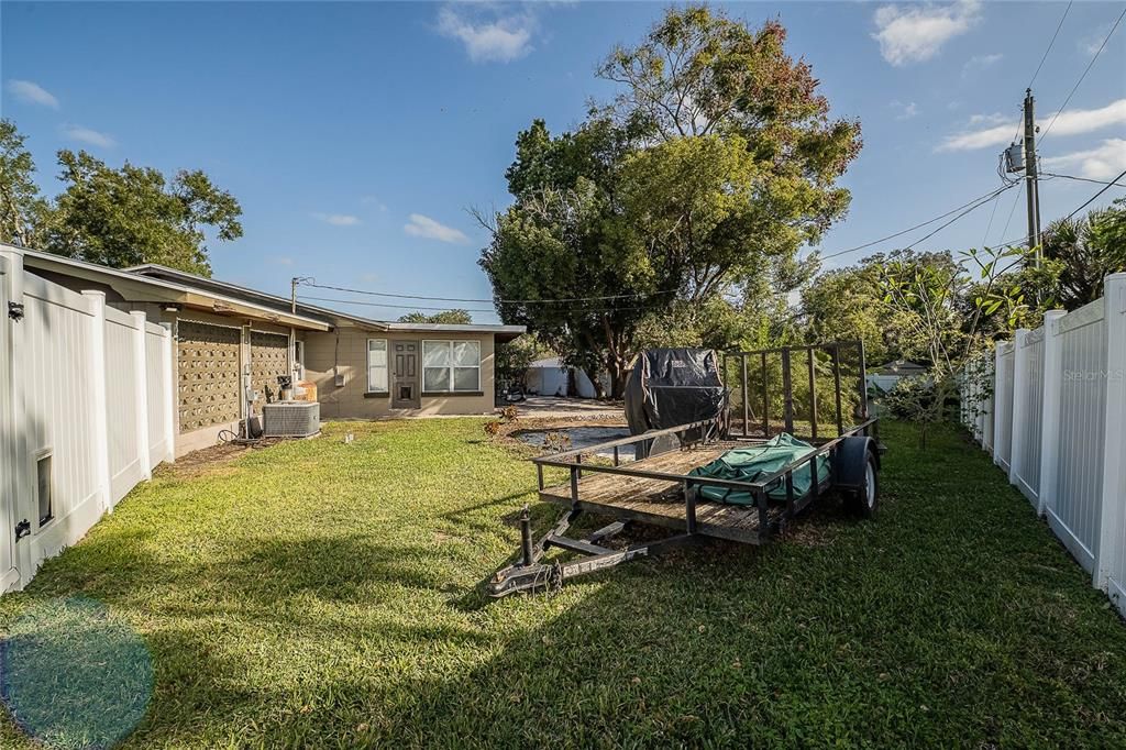 En Venta: $295,000 (4 camas, 2 baños, 1728 Pies cuadrados)