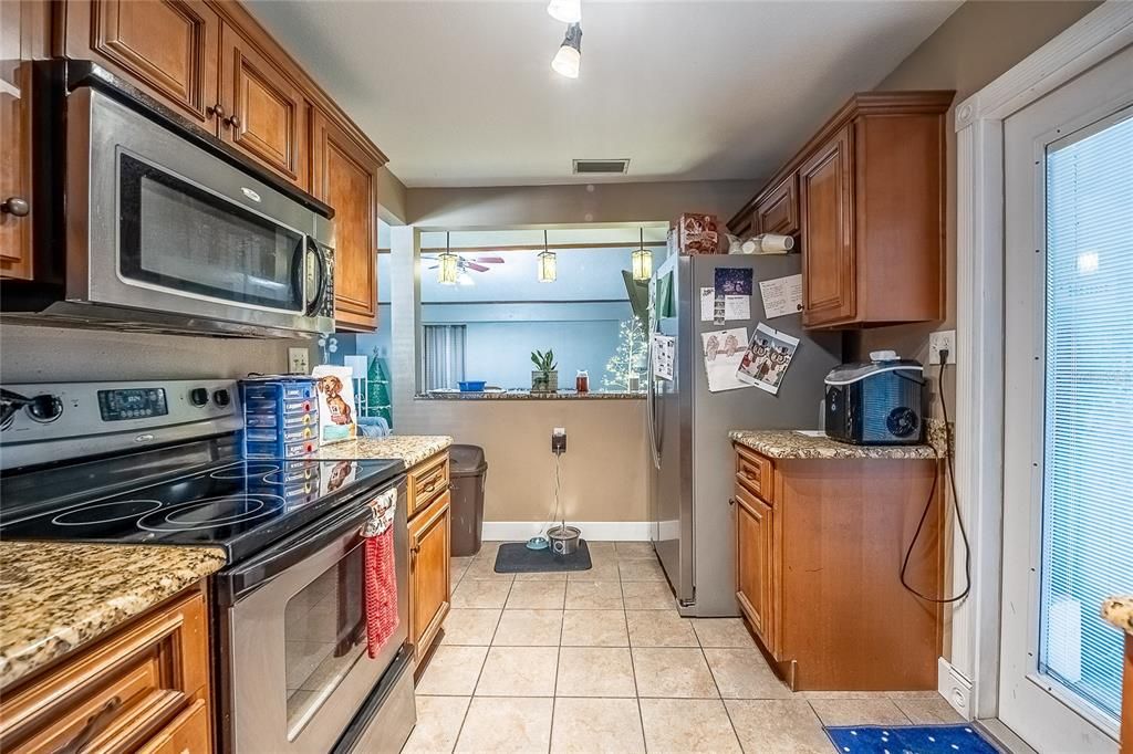 En Venta: $295,000 (4 camas, 2 baños, 1728 Pies cuadrados)