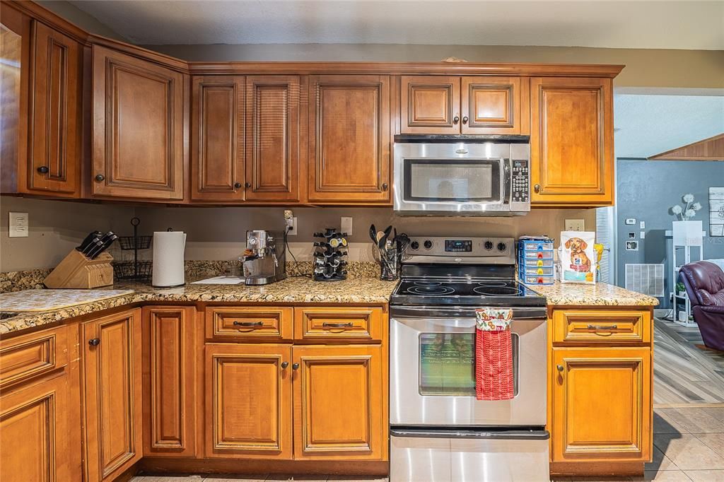 En Venta: $295,000 (4 camas, 2 baños, 1728 Pies cuadrados)