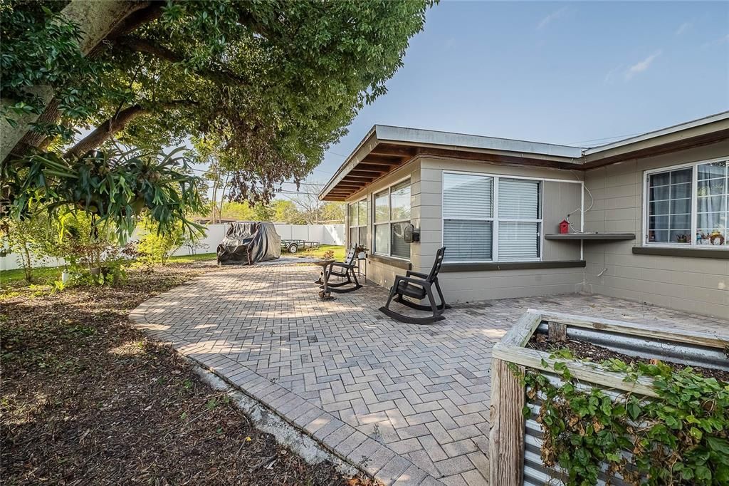 En Venta: $295,000 (4 camas, 2 baños, 1728 Pies cuadrados)