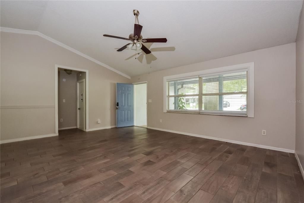 For Rent: $1,965 (3 beds, 2 baths, 1398 Square Feet)