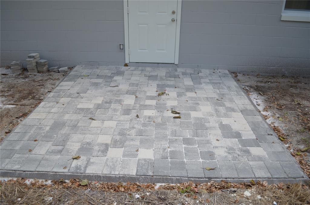 На продажу: $299,990 (4 спален, 2 ванн, 1096 Квадратных фут)