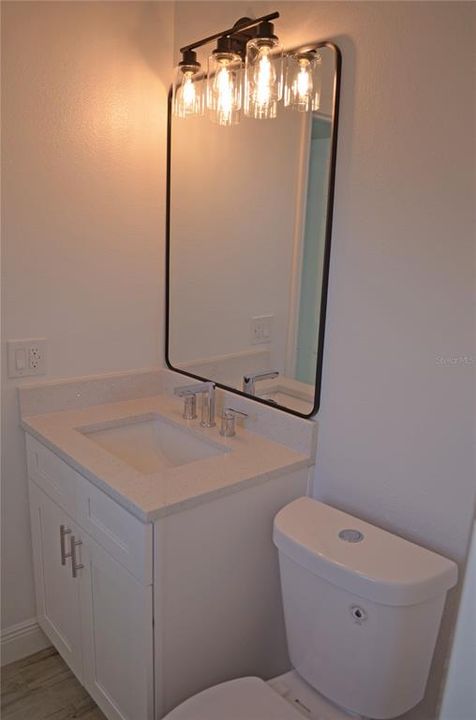 На продажу: $299,990 (4 спален, 2 ванн, 1096 Квадратных фут)