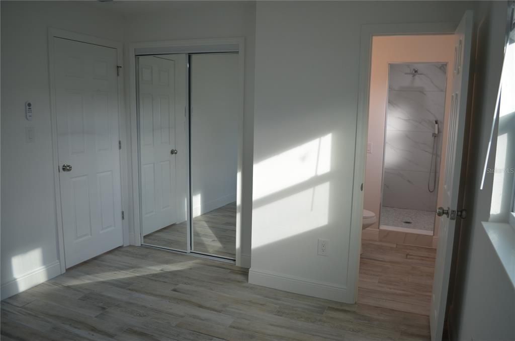 На продажу: $299,990 (4 спален, 2 ванн, 1096 Квадратных фут)