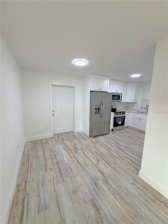 На продажу: $299,990 (4 спален, 2 ванн, 1096 Квадратных фут)