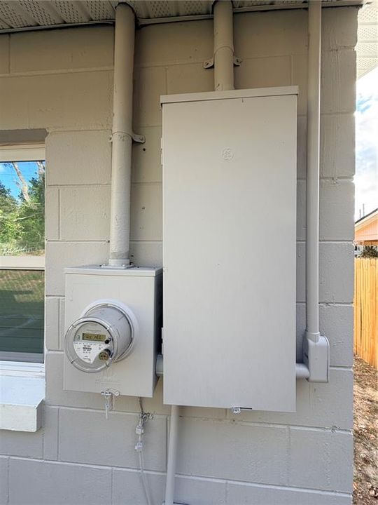 На продажу: $299,990 (4 спален, 2 ванн, 1096 Квадратных фут)