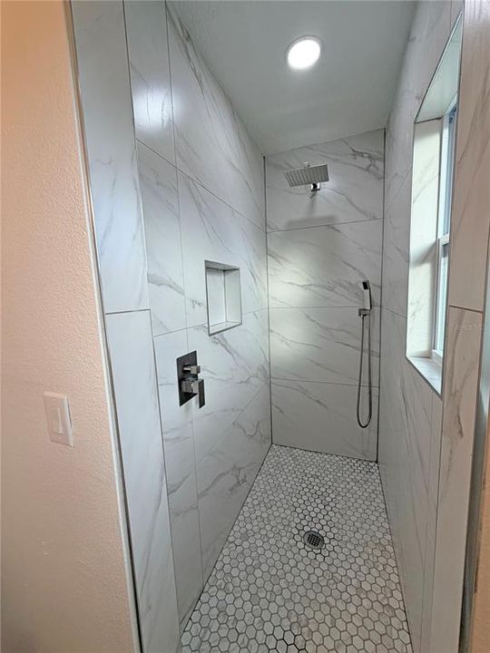 На продажу: $299,990 (4 спален, 2 ванн, 1096 Квадратных фут)