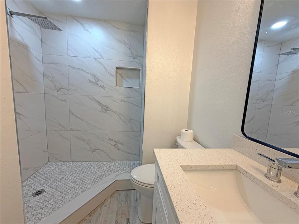 На продажу: $299,990 (4 спален, 2 ванн, 1096 Квадратных фут)