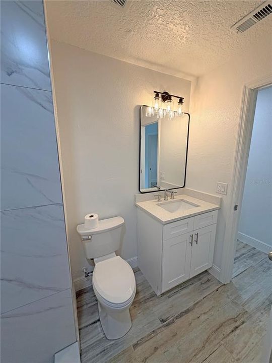 На продажу: $299,990 (4 спален, 2 ванн, 1096 Квадратных фут)