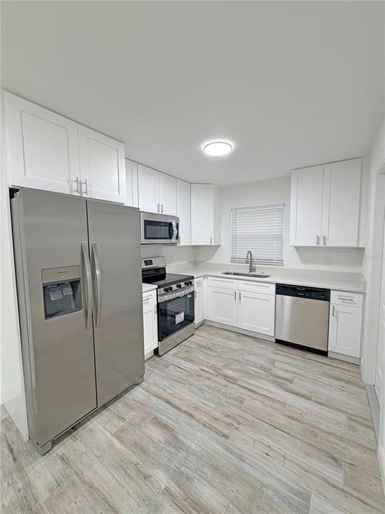 На продажу: $299,990 (4 спален, 2 ванн, 1096 Квадратных фут)