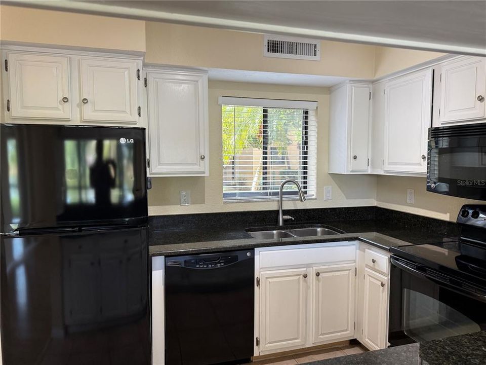 На продажу: $254,000 (2 спален, 2 ванн, 848 Квадратных фут)