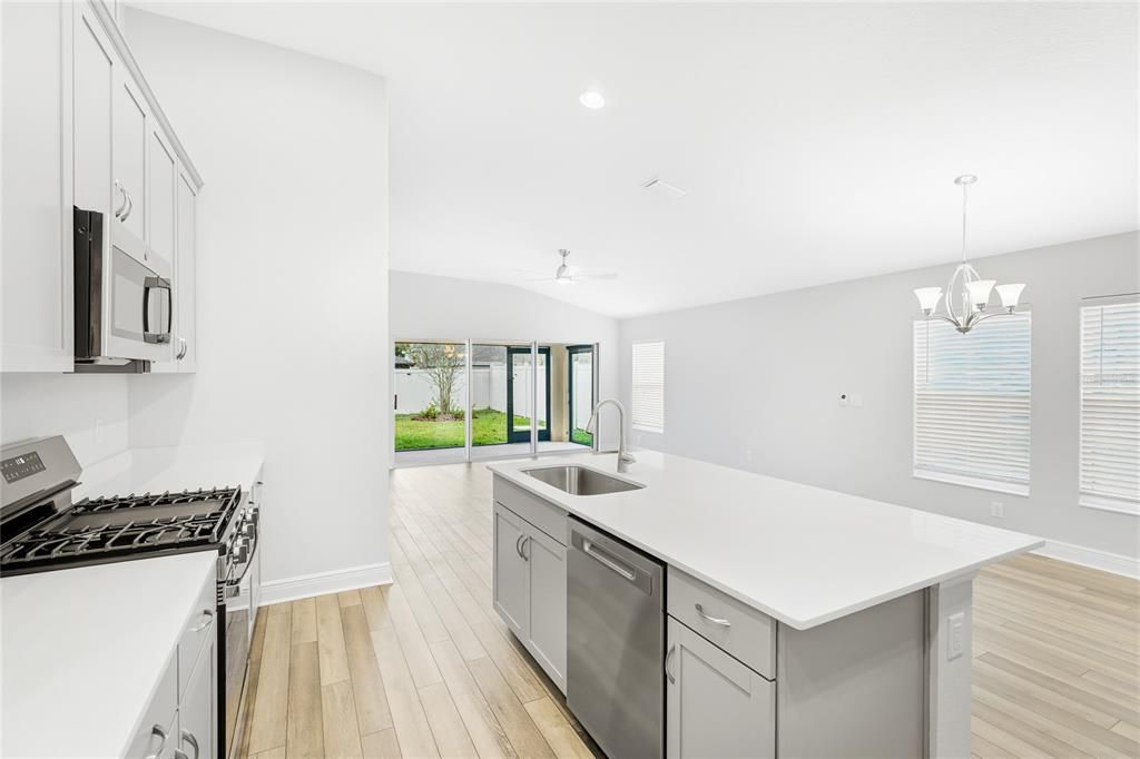 待售: $330,000 (3 贝兹, 2 浴室, 1534 平方英尺)