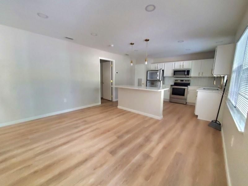 For Rent: $1,200 (1 beds, 1 baths, 680 Square Feet)