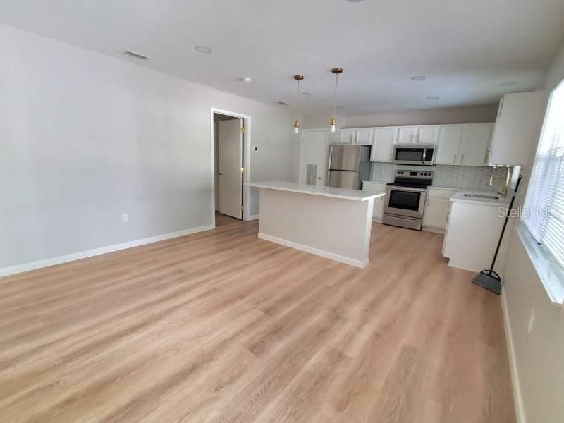 For Rent: $1,200 (1 beds, 1 baths, 680 Square Feet)