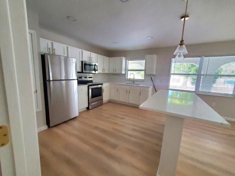 For Rent: $1,200 (1 beds, 1 baths, 680 Square Feet)