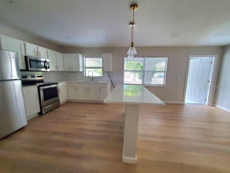 For Rent: $1,200 (1 beds, 1 baths, 680 Square Feet)